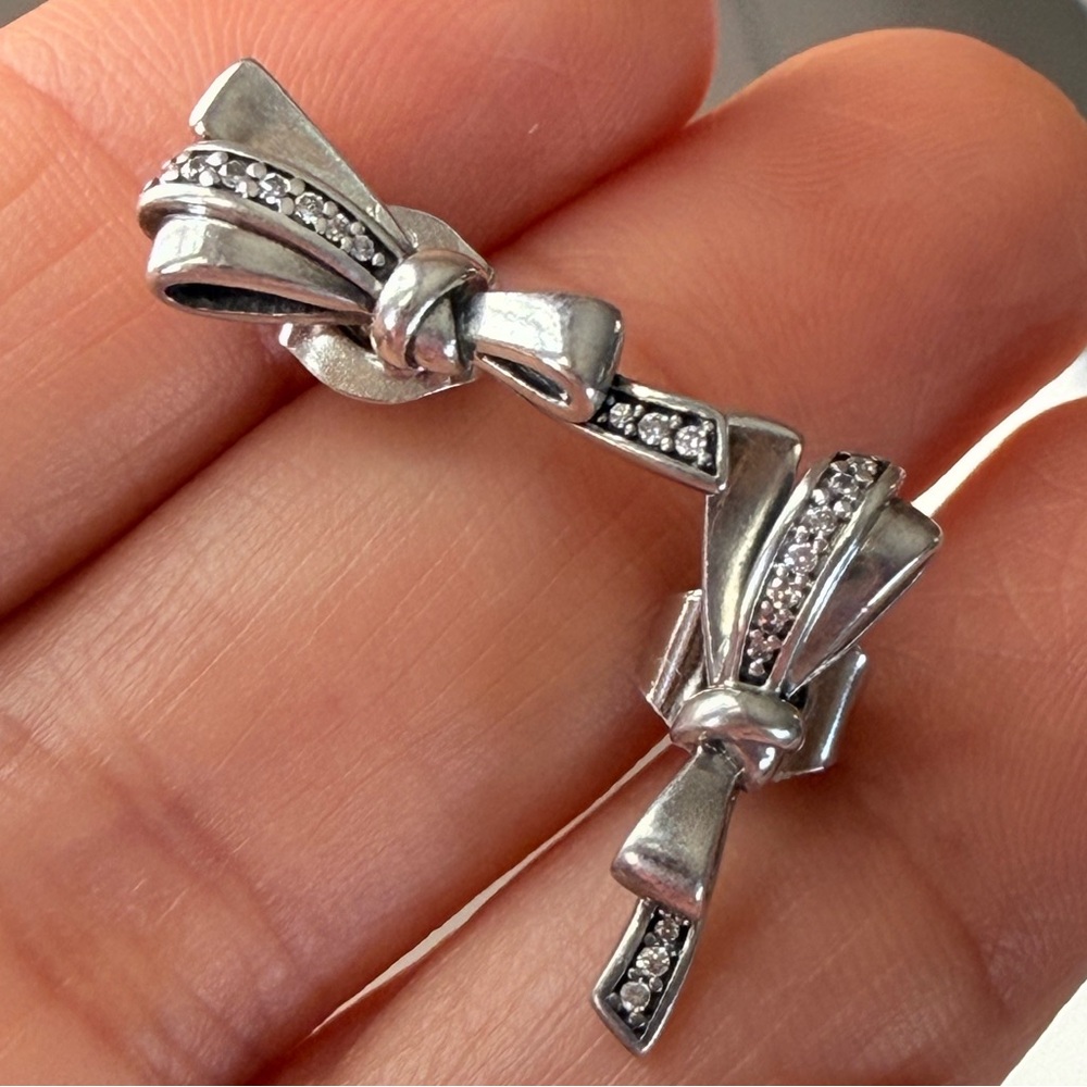 Pandora retired bow earrings💕